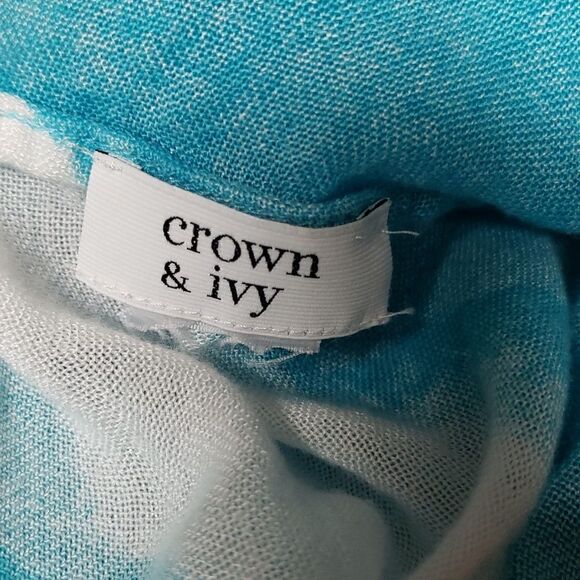 🌹Crown & Ivy Blue and White Infinity Scarf Wrap with Tassels - Picture 3 of 6